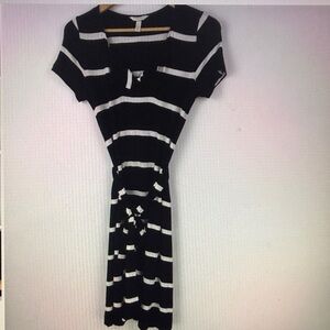 Soma Women's Bold Black White Striped T Shirt Belt Dress Pullover Size Small